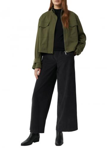 Куртка с накладнымит карманами