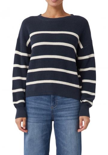 Пуловер в полоску