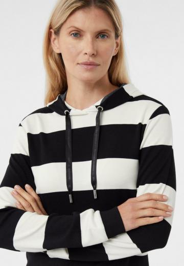 Пуловер с капюшоном