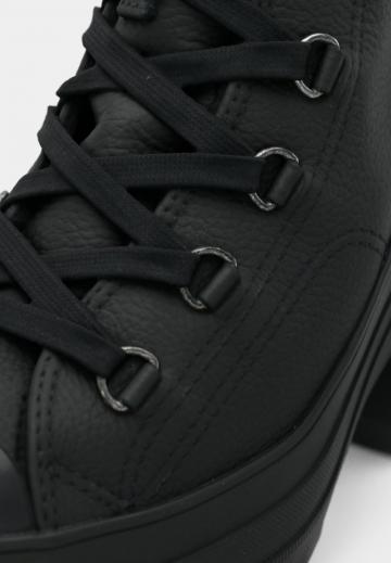 Ботинки на шнуровке