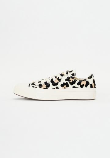 Гандбольные кроссовки