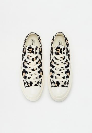 Гандбольные кроссовки