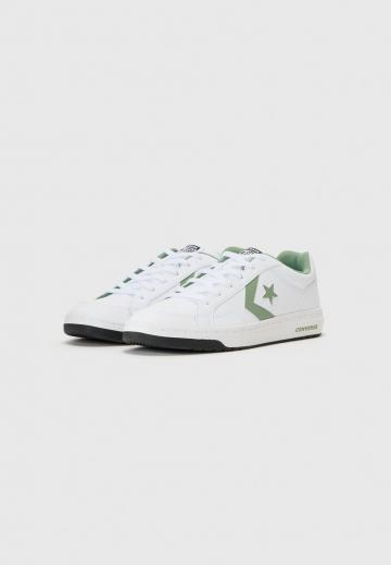 Гандбольные кроссовки