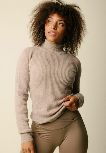 Спортивная толстовка