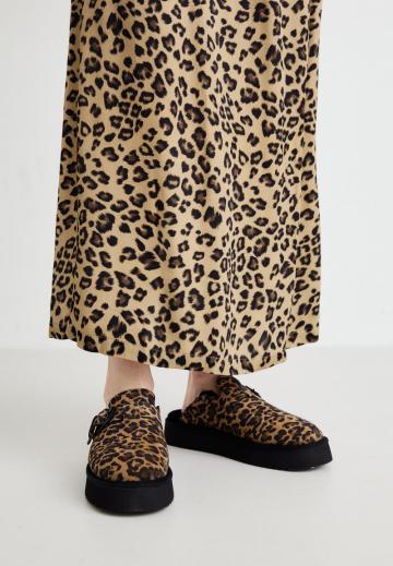 Гандбольные кроссовки