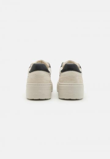 Гандбольные кроссовки