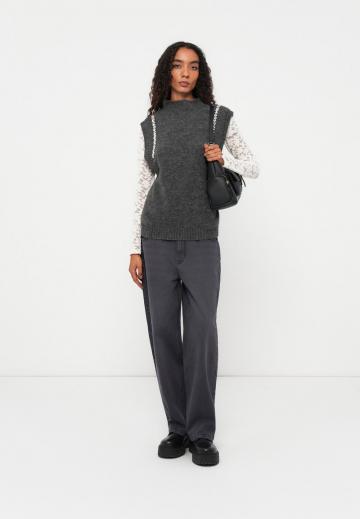 Пуловер без рукавов