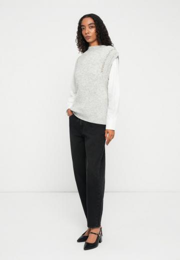 Пуловер без рукавов