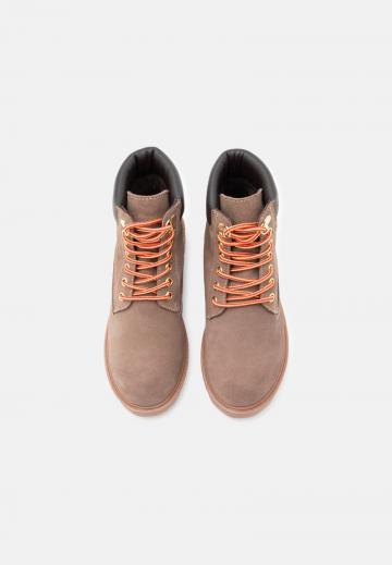 Ботинки на шнуровке