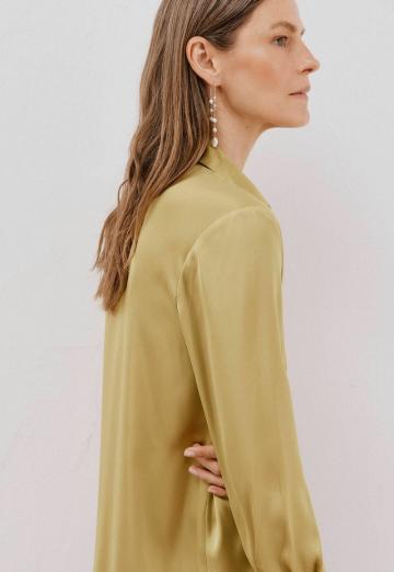 Атласная блузка