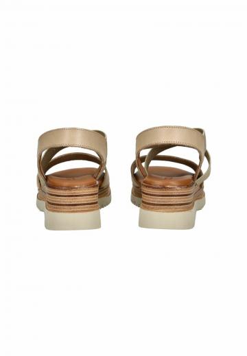 Босоножки на танкетке