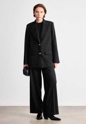 Короткое пальто