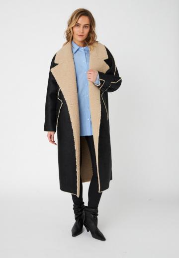 Пальто из искусственной кожи