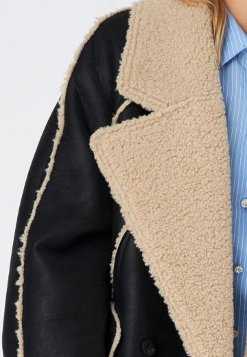 Пальто из искусственной кожи