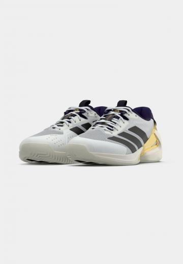 Теннисные кроссовки