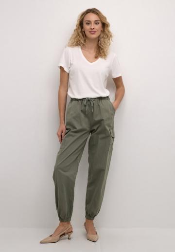 Брюки с накладными карманами