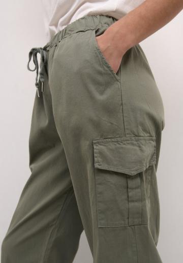 Брюки с накладными карманами