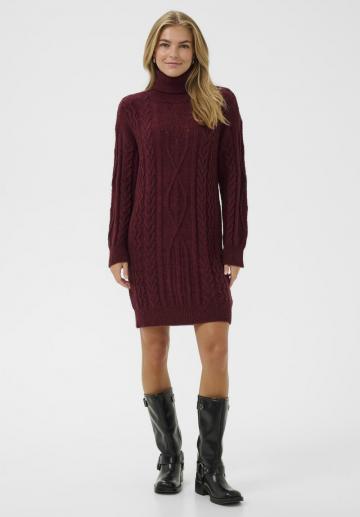 Вязаное платье