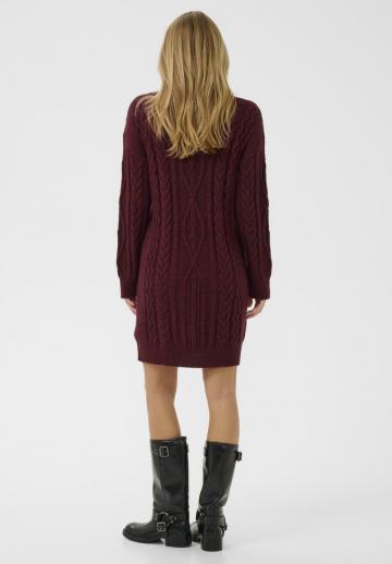 Вязаное платье