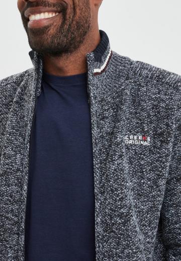 Вязаная кофта