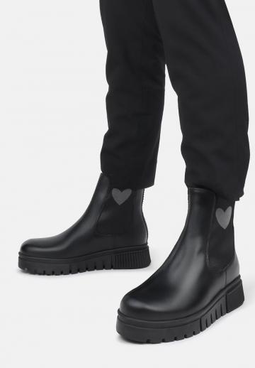 Сапожки на танкетке