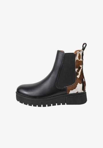 Сапожки на танкетке