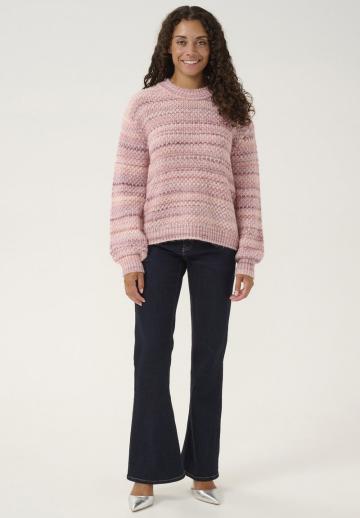 Пуловер в полоску