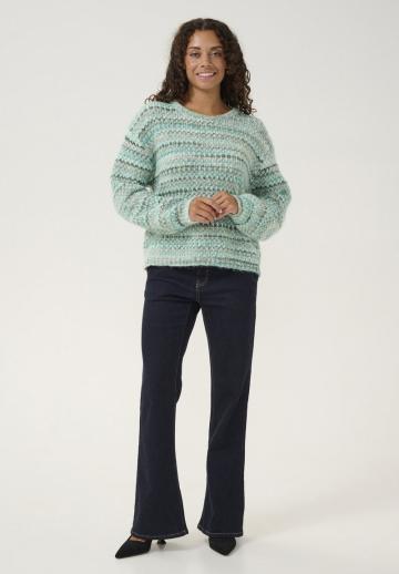 Пуловер в полоску