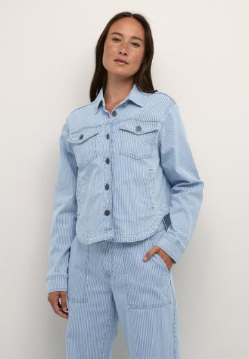 Джинсовая куртка