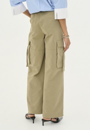Брюки с накладными карманами