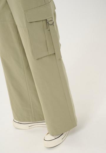 Брюки с накладными карманами