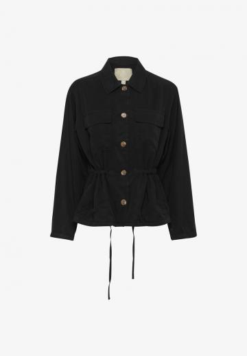 Куртка с накладнымит карманами