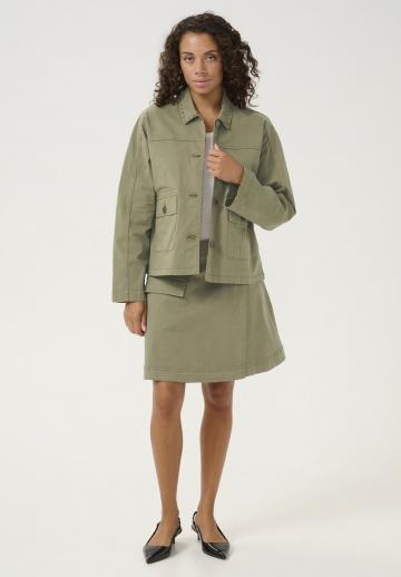 Куртка с накладнымит карманами