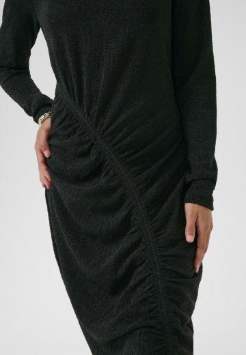 Вязаное платье