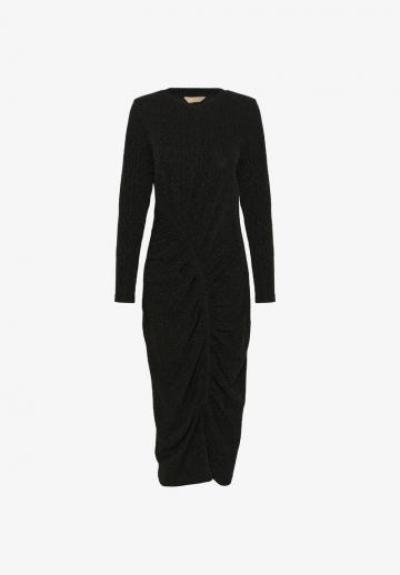 Вязаное платье