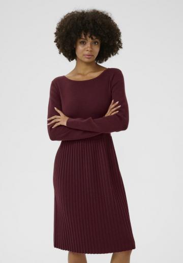 Вязаное платье