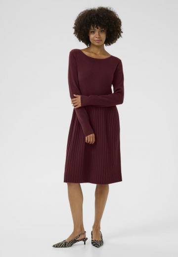 Вязаное платье