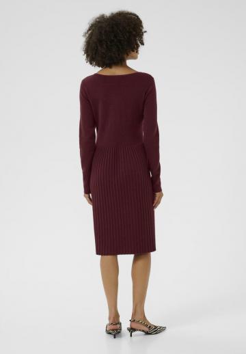 Вязаное платье