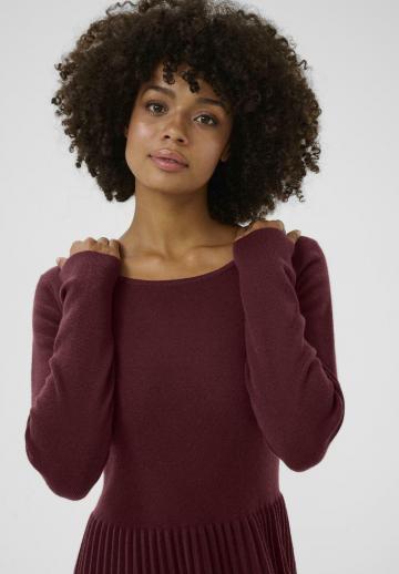 Вязаное платье