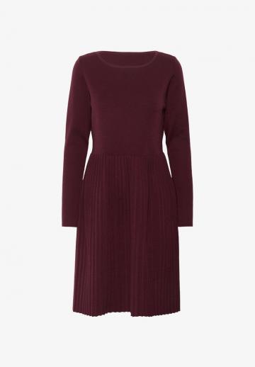 Вязаное платье