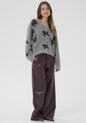 Пуловер с вырезом V