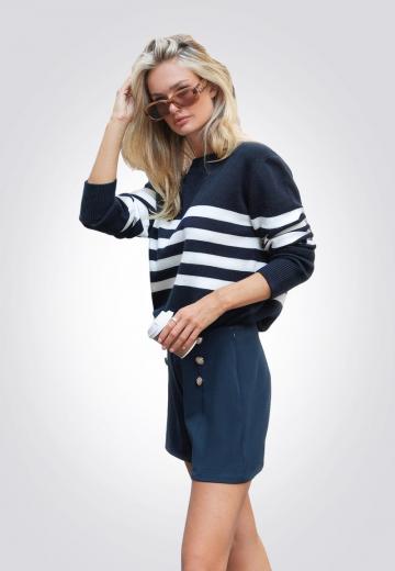 Пуловер в полоску