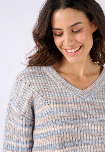 Пуловер в полоску