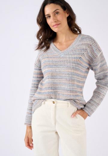 Пуловер в полоску