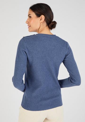 Пуловер в полоску