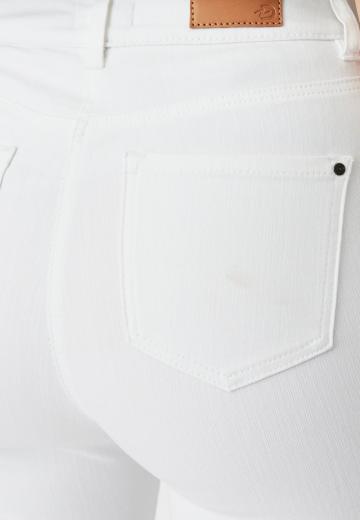 Короткие джинсы