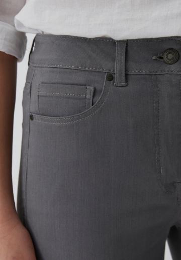 Короткие джинсы