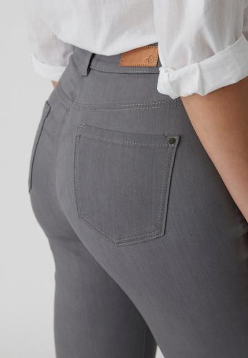 Короткие джинсы