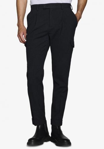 Брюки с накладными карманами