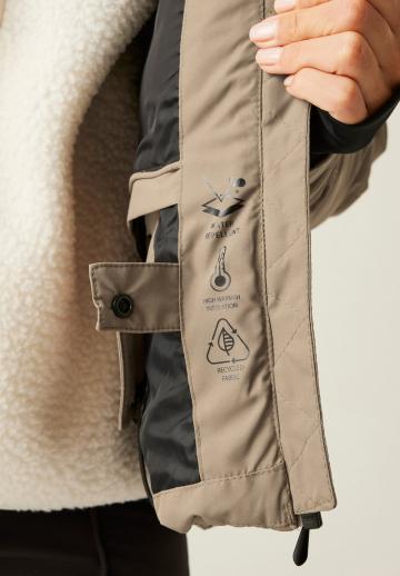 Спортивная куртка